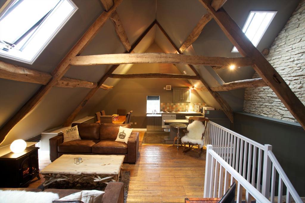 Hotel The Kings Arms Didmarton Habitación foto