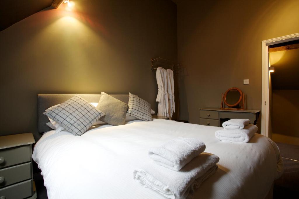 Hotel The Kings Arms Didmarton Habitación foto